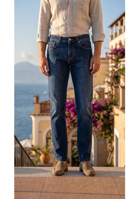 Jeans PT Torino in denim blu scuro con leggere sfumature, essenziale e versatile. PT TORINO | JEANS | C5-DP05Z0S0210